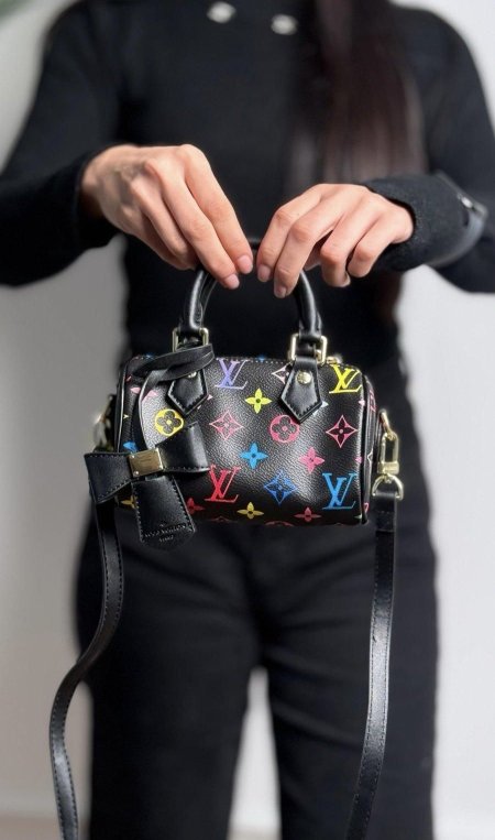 أسود / لوغو ملون