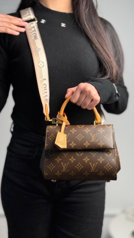 شنتة - Louis Vuitton / شامل علبة الشركة