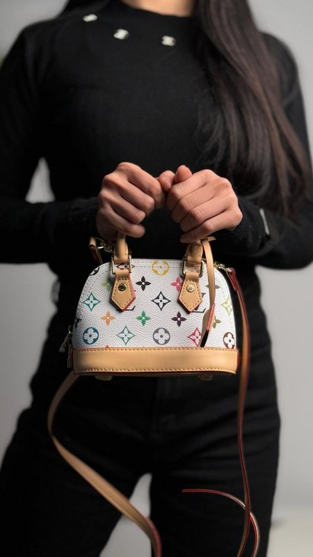 شنتة - Louis Vuitton هرمي / شامل علبة الشركة