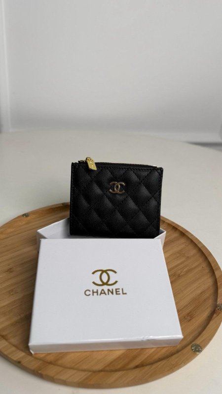 Chanel / أسود