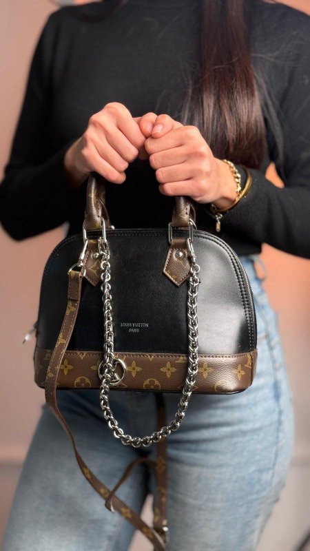 شنتة - Louis Vuitton هرمي - Double box / شامل علبة الشركة