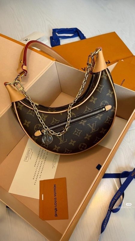 شنتة - Louis Vuitton half moon - Double box / شامل علبة الشركة