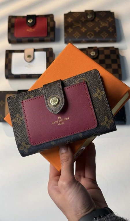 بني لوغو / أحمر