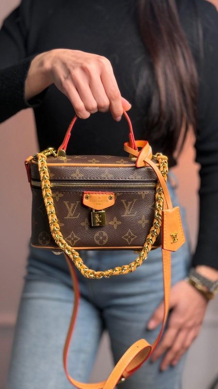 شنتة - Louis Vuitton makeup - Double box / شامل علبة الشركة