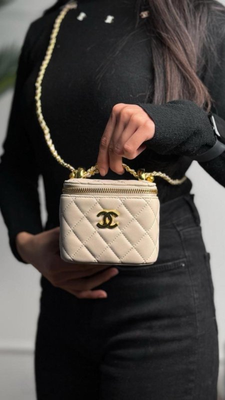 شنتة - Chanel makeup / شامل علبة الشركة