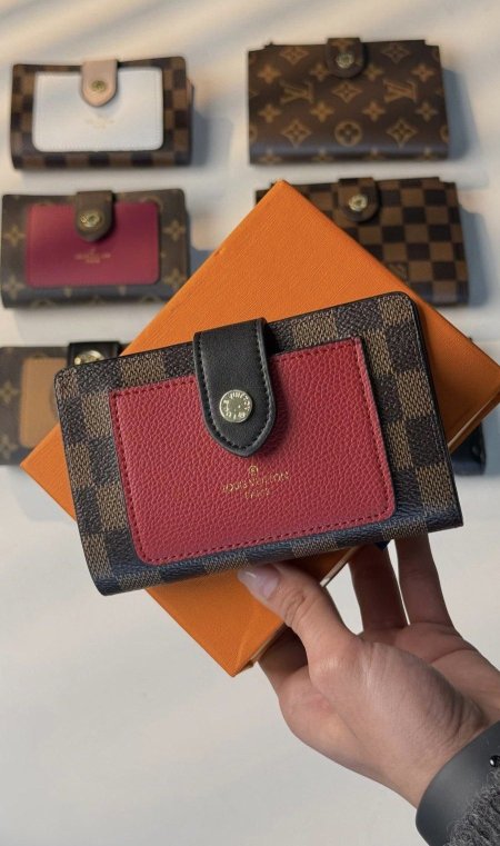 بني مربعات / أحمر