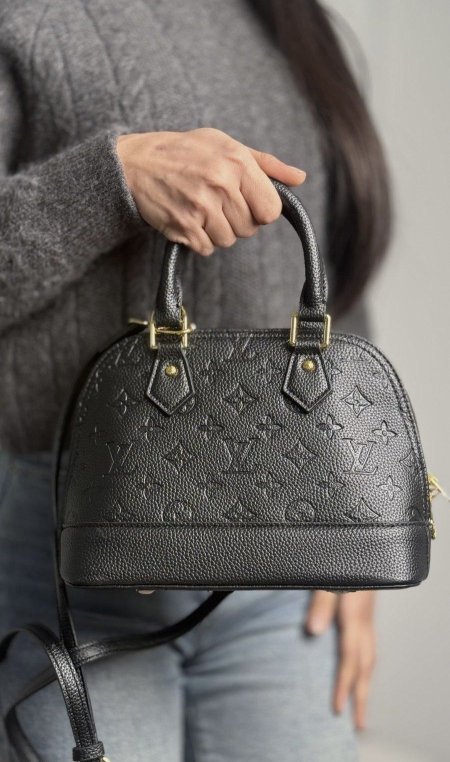 أسود لوغو صغير