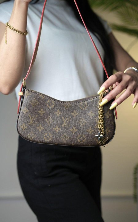 شنتة - Louis Vuitton / شامل علبة الشركة