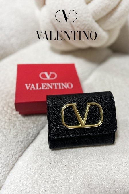 جزدان - VALENTINO ( أسود لوغو ذهبي ) شامل علبة الشركة