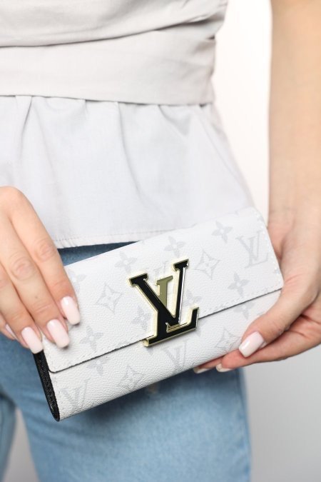جزدان - LOUIS VUITTON ( أبيض ) شامل علبة