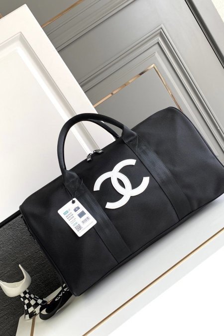 شنتة سفر - CHANEL ( أسود ، لوغو أبيض ) كوبي ماستر