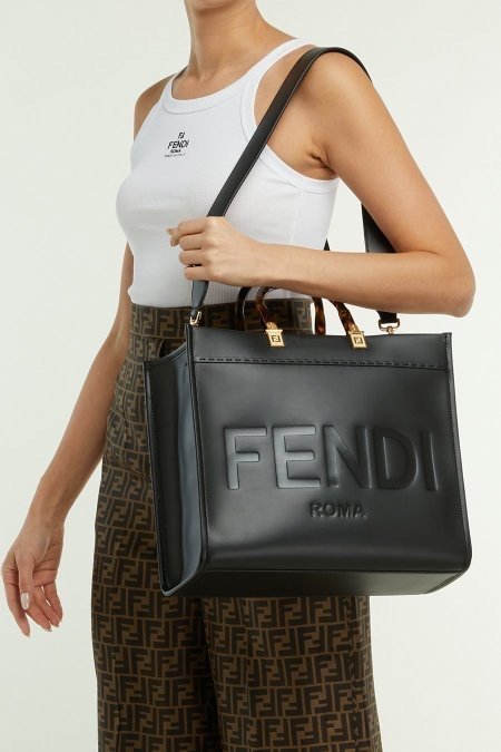 أسود