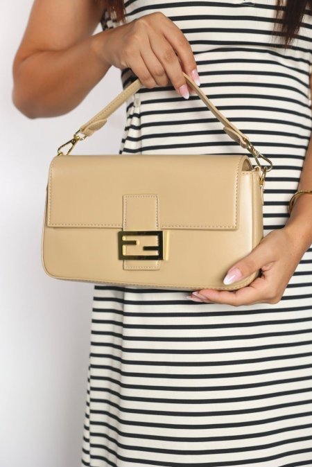 شنتة - FENDI Baguette / شامل كيس الشركة ( كاكي )