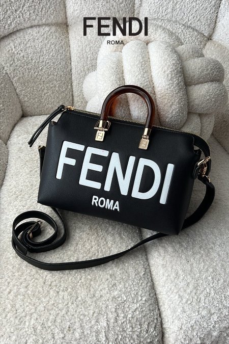 شنتة كروس - FENDI ( أسود / أبيض )