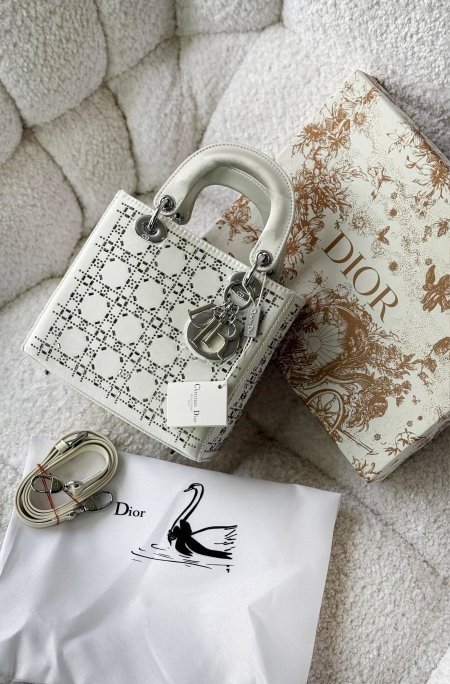 شنتة - LADY DIOR زرقون / شامل علبة ( مربع )