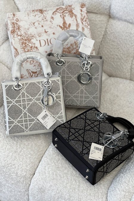 شنتة - LADY DIOR Limited Edition / شامل علبة الشركة