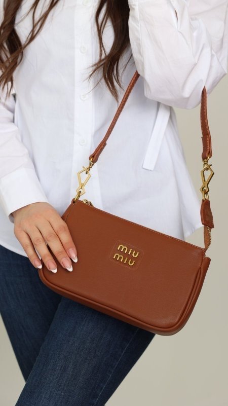 شنتة - MIU MIU / غير شامل علبة