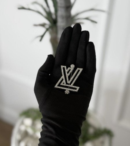 LV / فضي