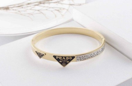 اسوارة Prada ( ذهبي )