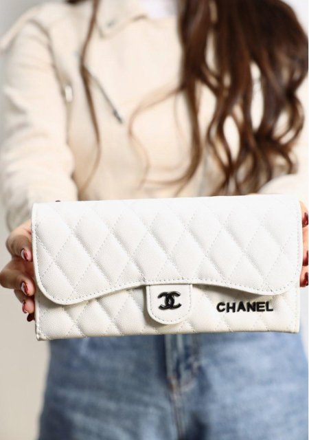 كلاتش - CHANEL ( أبيض ) شامل علبة