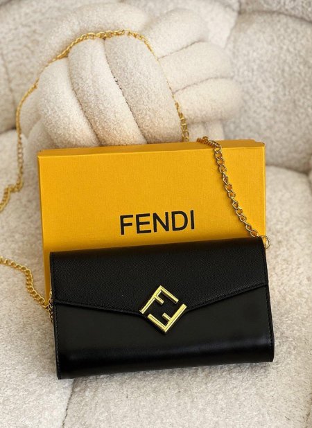 كلاتش - FENDI / شامل علبة