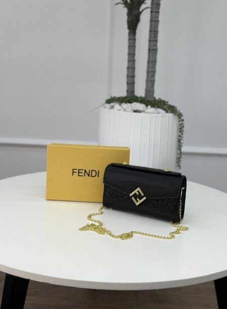 كلاتش - FENDI / شامل علبة