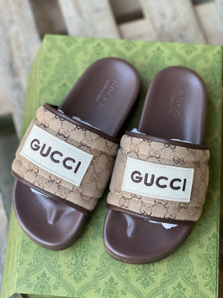 سليبر GUCCI مع لوغو