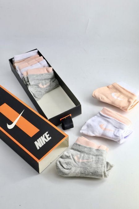 جرابات ماركة - 6 ازواج / شامل علبة الشركة -Nike