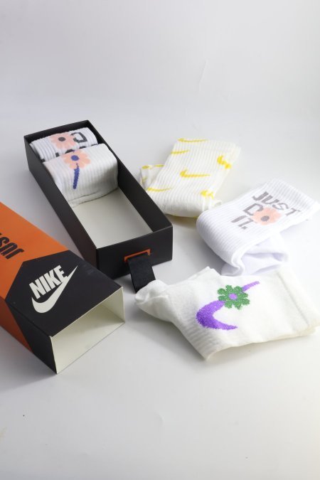 جرابات ماركة - 6 ازواج / شامل علبة الشركة-Nike مورد