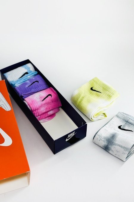 جرابات ماركة - 6 ازواج / شامل علبة الشركة/Nike -مموج ملون