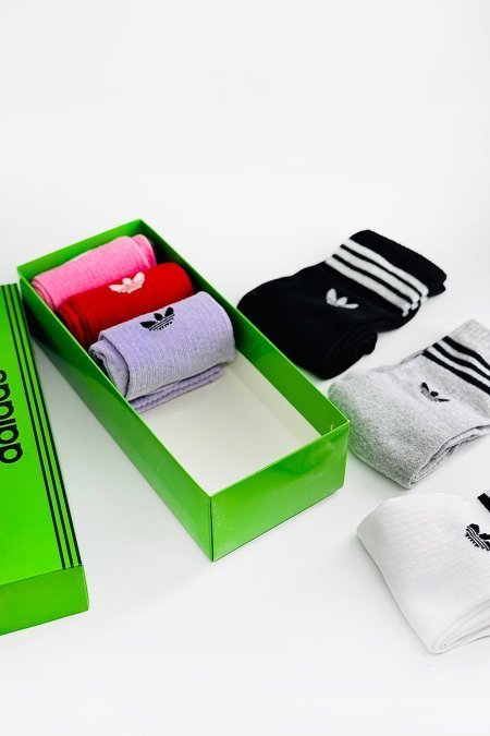 جرابات ماركة - 6 ازواج / شامل علبة الشركة / Adidas - سادة ملون