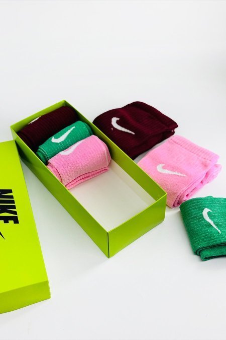 جرابات ماركة - 6 ازواج / شامل علبة الشركة / Nike - سادة ملون