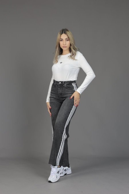 أسود