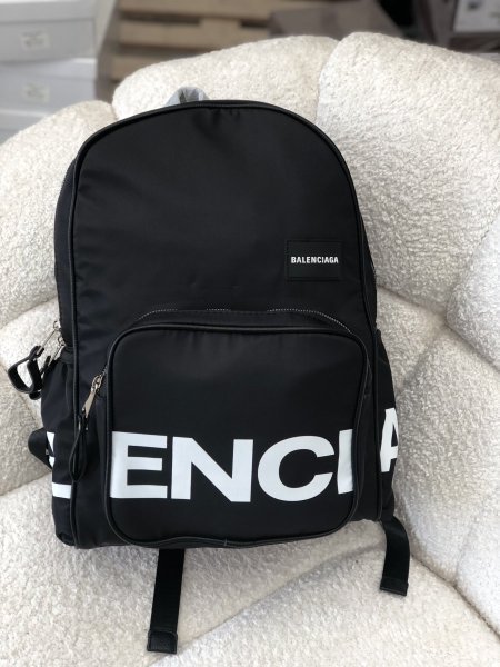شنط ظهر - Balenciaga