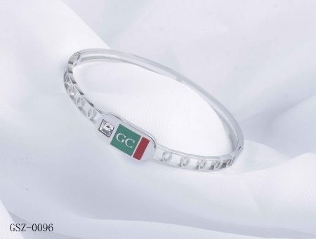 اسوارة Gucci ( فضي )