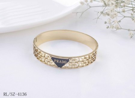اساور Prada