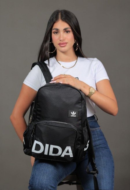 أسود