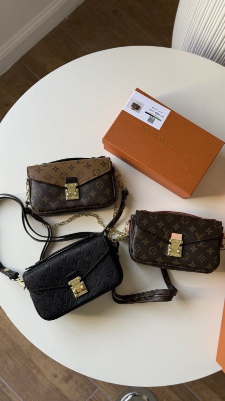 شنتة - Mini Louis Vuitton / شامل علبة الشركة