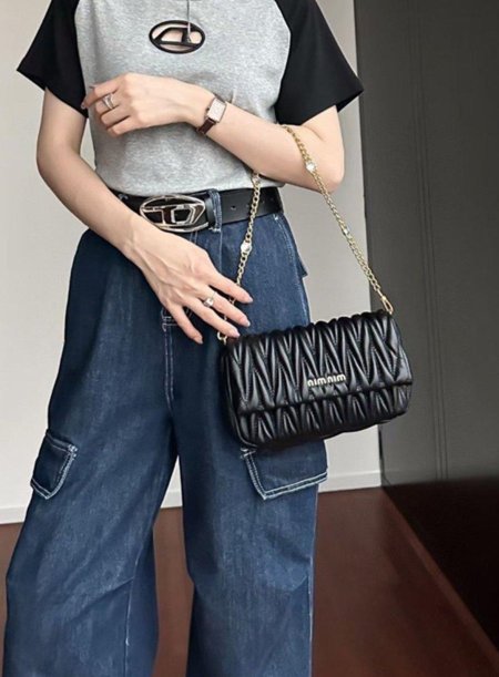 شنتة - MIU MIU / شامل السلاسل والاكسسوار