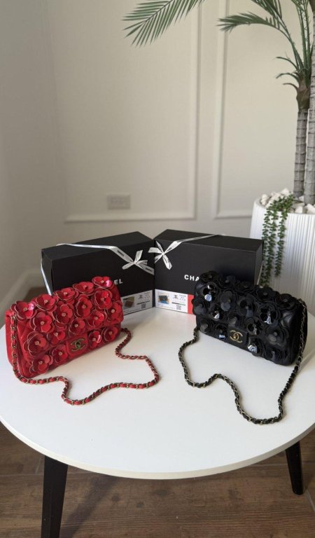 شنتة - CHANEL Flower الجديدة كلياً / شامل علبة