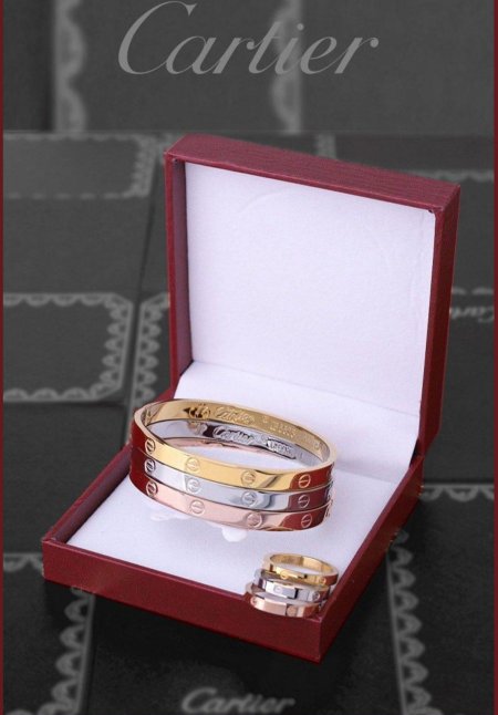 طقم ( 3 اساور + 3 خواتم ) - Cartier / شامل العلبة وكيس الشركة