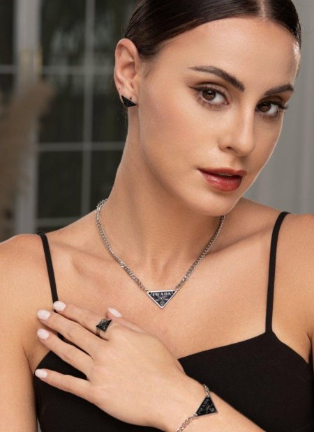 طقم اكسسوار - Prada / شامل علبة الشركة