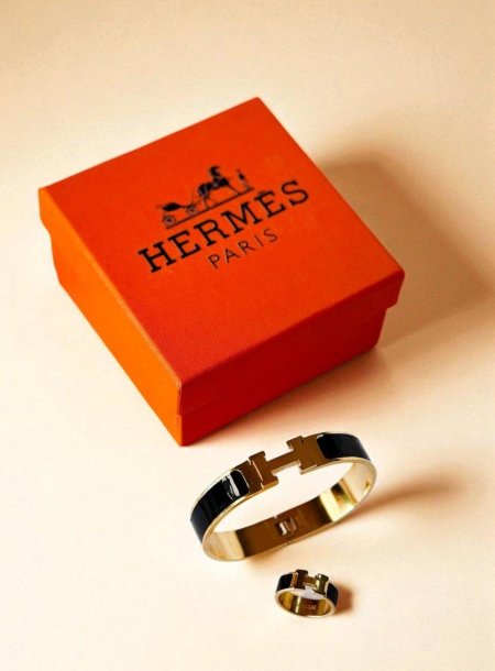 طقم ( اسوارة + خاتم ) - Hermes / شامل العلبة