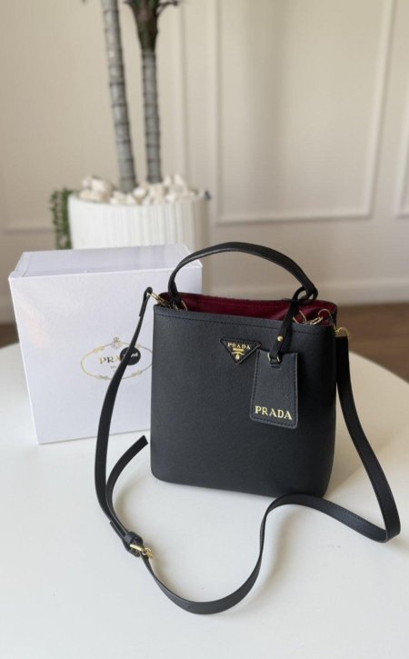 شنتة - Prada Painer / شامل علبة الشركة