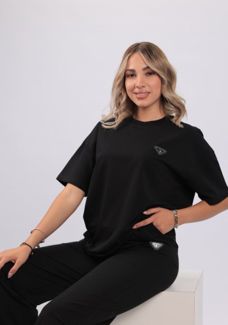 أسود