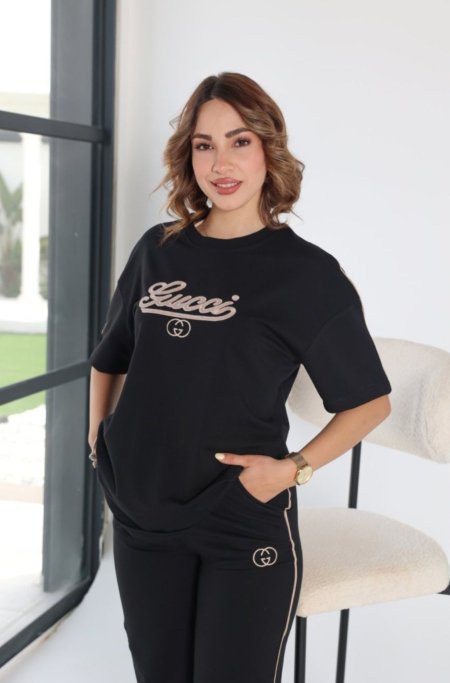 أسود