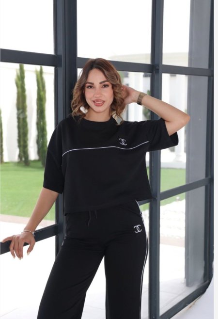 أسود
