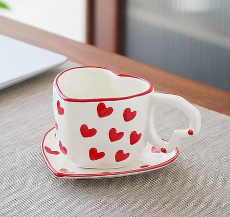 مچ قلب أحمر مع كوستر
