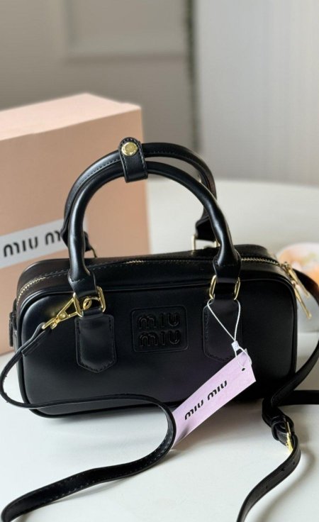 شنتة - Miu Miu / شامل علبة الشركة