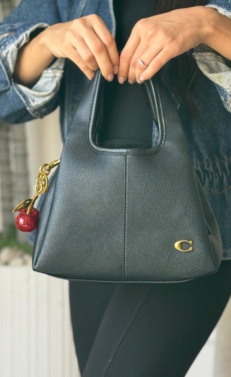 شنتة - Coach Lana الأكثر طلباً / شامل علبة الشركة + كرزة هدية